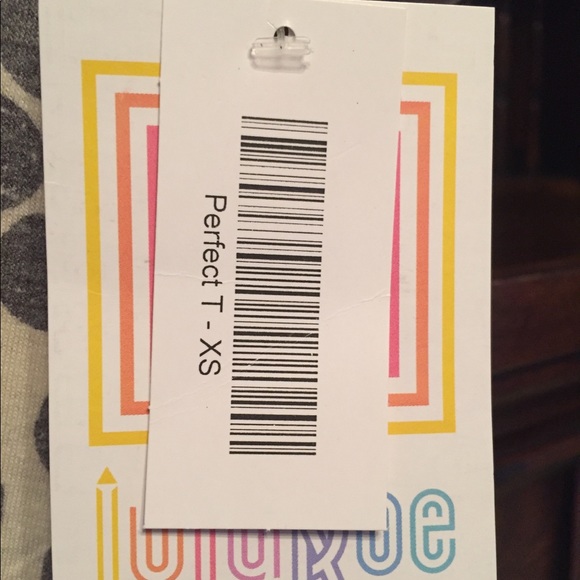 ⭐️ NWT LuLaRoe Perfect T - Picture 2 of 5